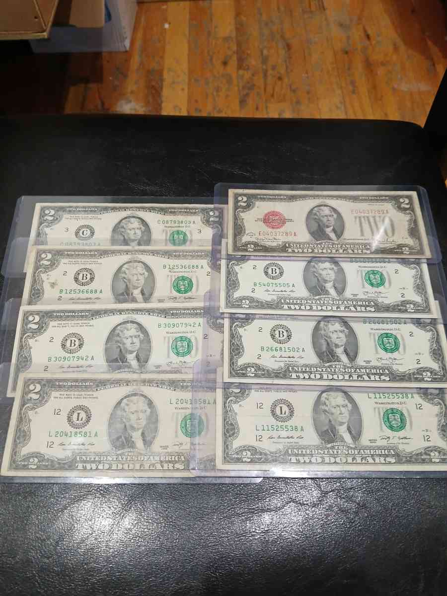 8 USA 2 Dollar Bills