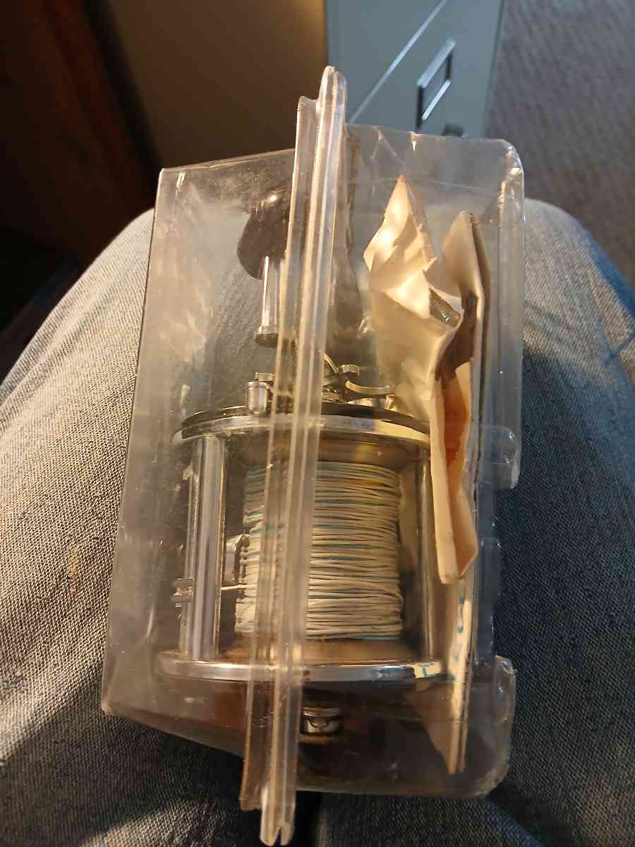 NOS Vtg PENN 350 LEVELINER BAITCASTER RE