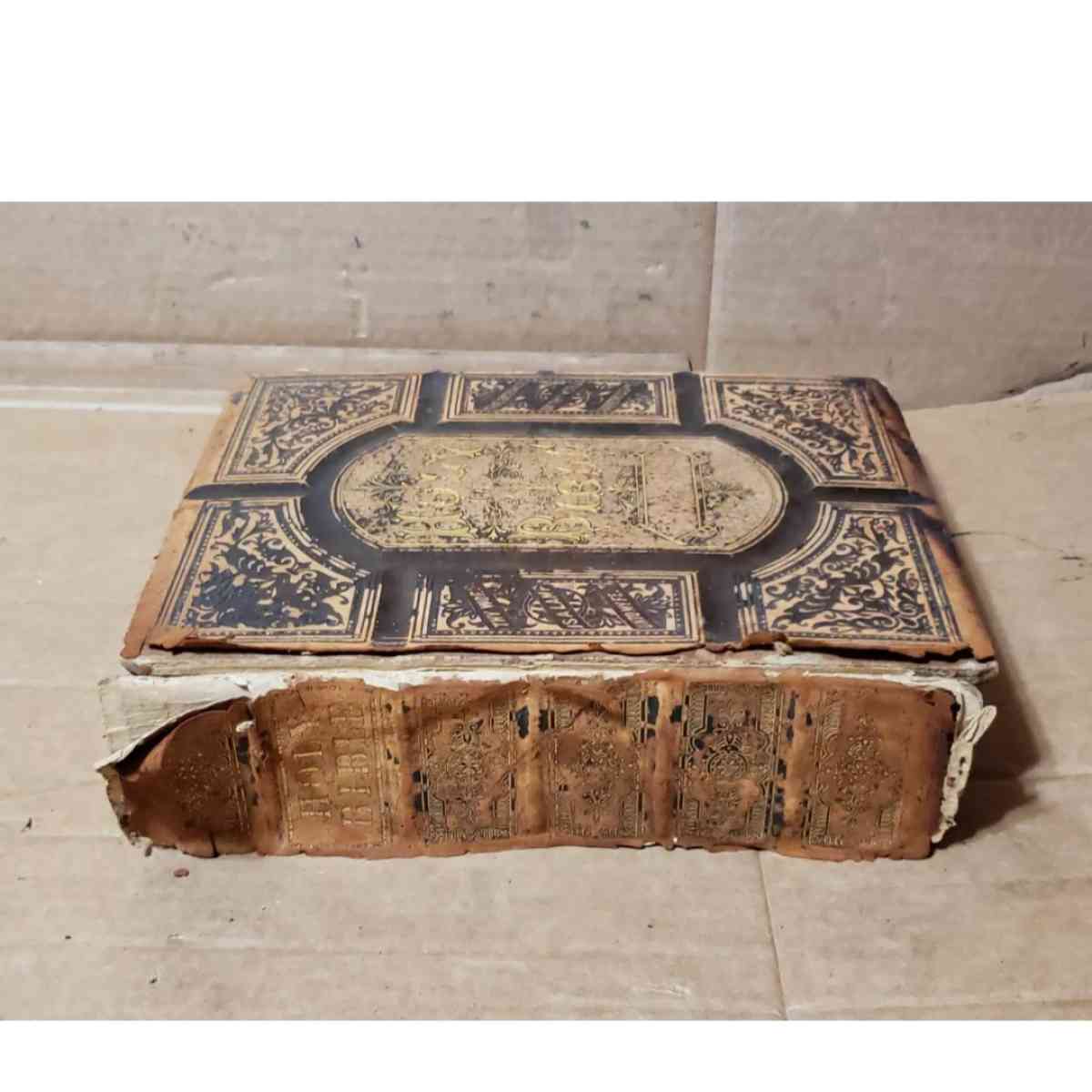 The Holy Bible  Philadelphia William W Harding 1876