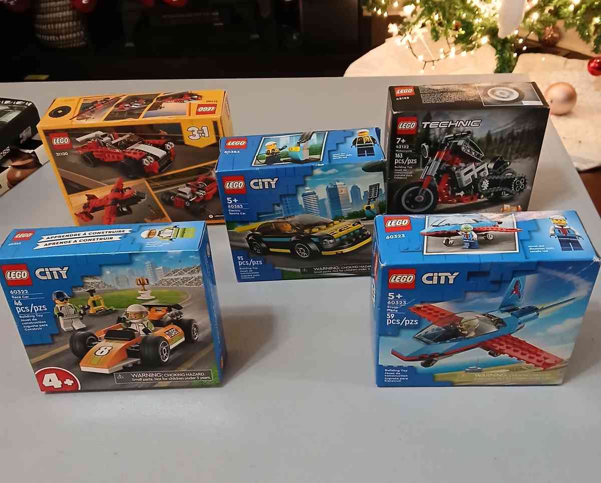 lot of 5 lego city building toys