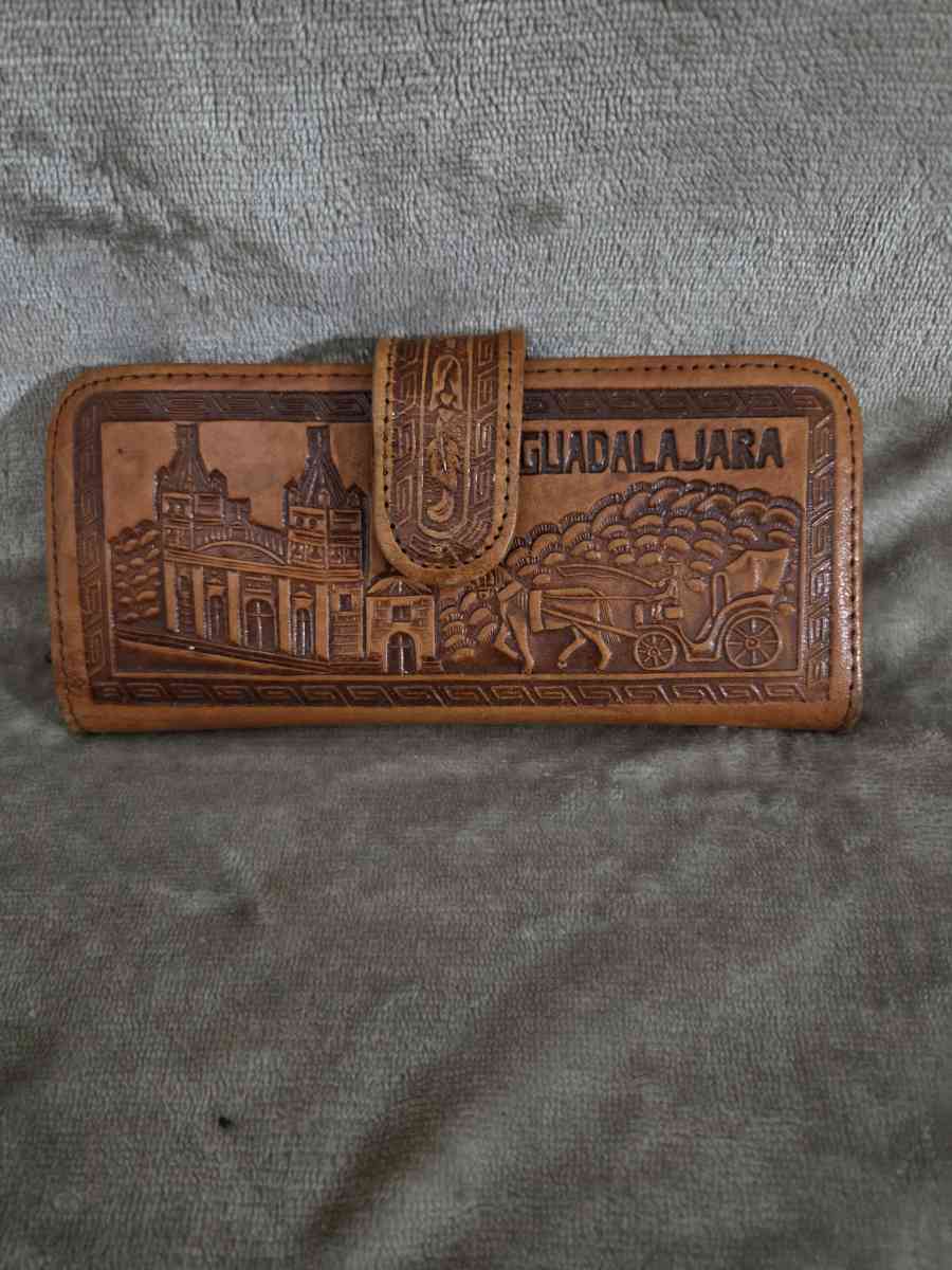 VINTAGE LIGHT BROWN LEATHER GUDALAJARA WALLET USED