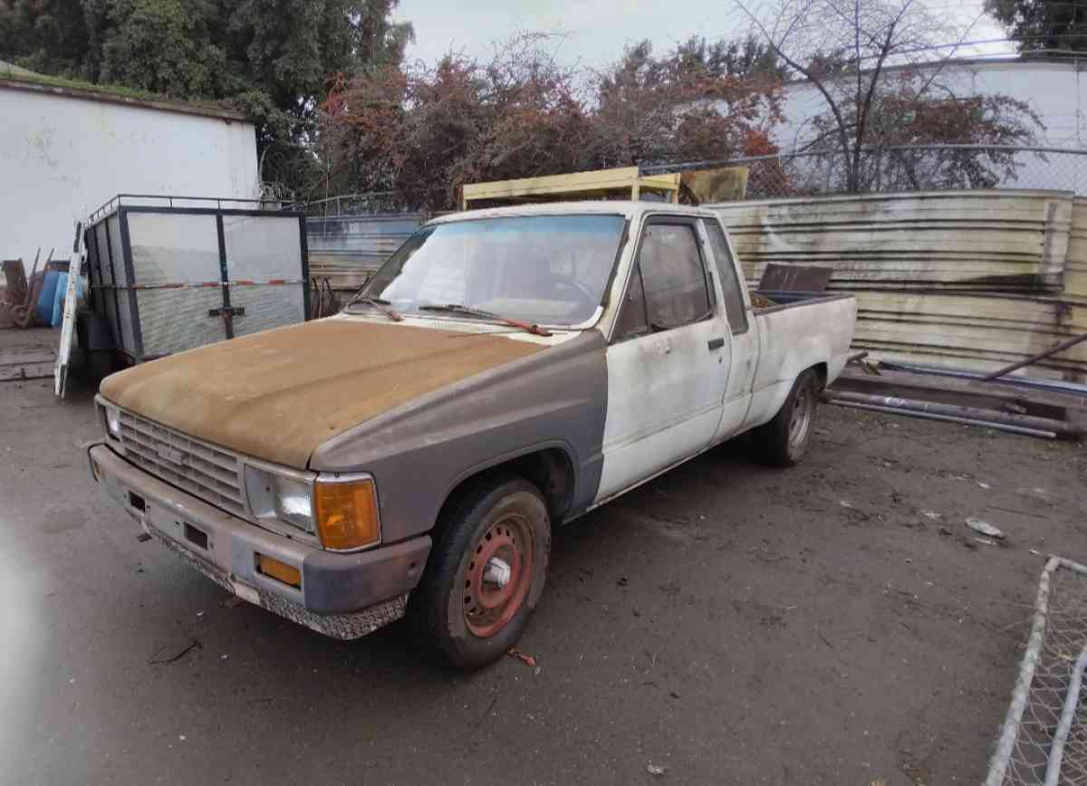 84 Toyota pick up