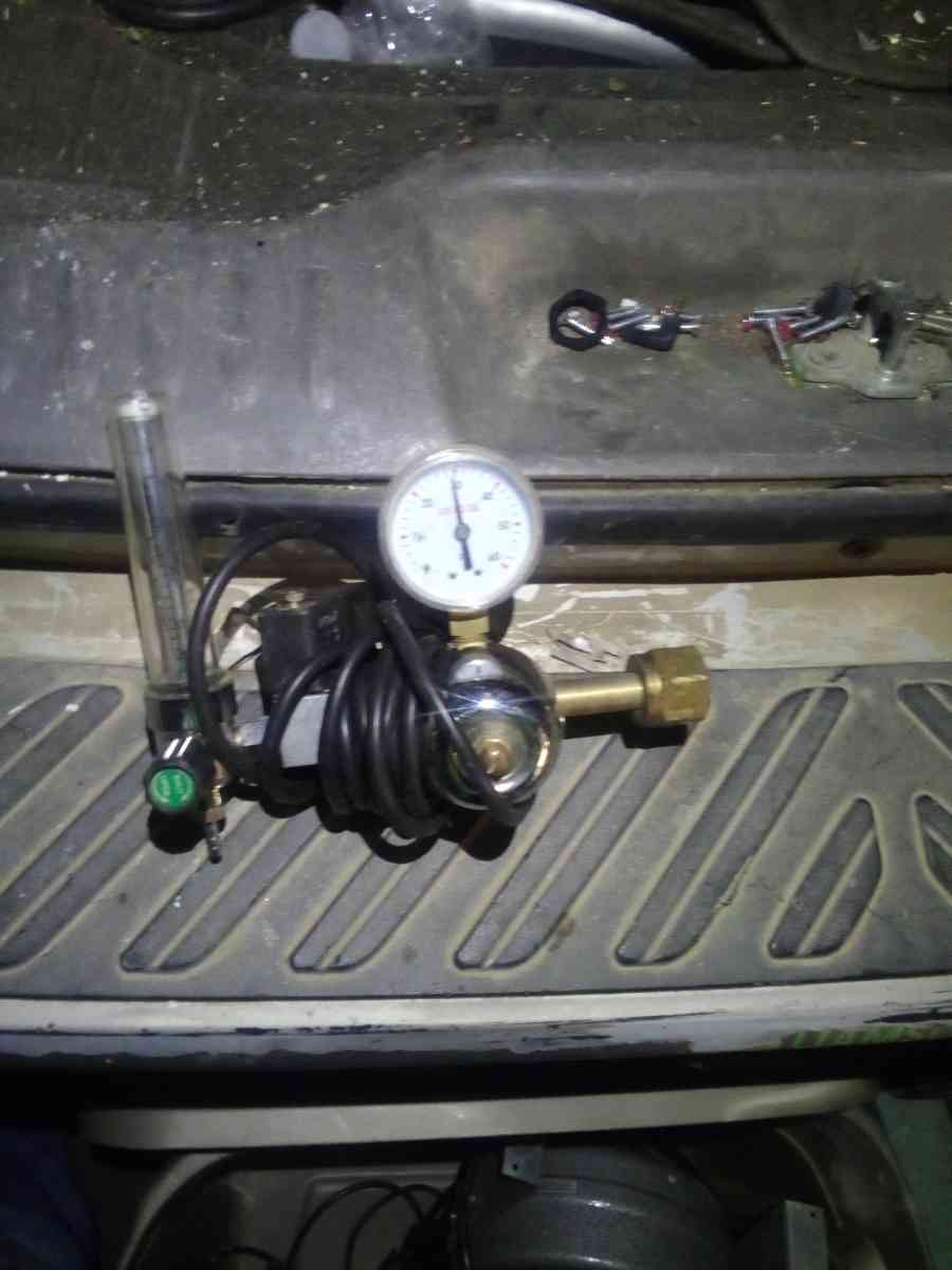 c02 injection controller with regulator