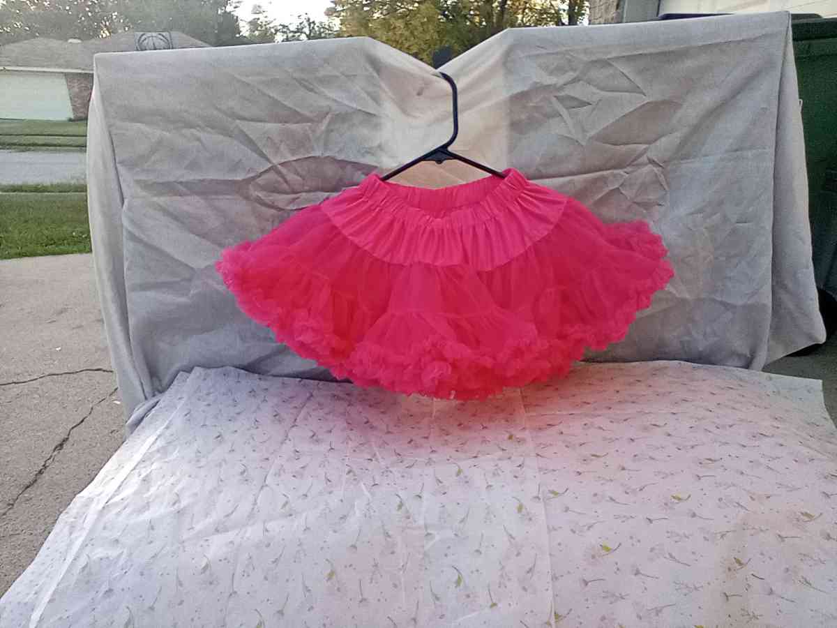 2 to 3yrs Hot Pink TuTu Pettiskirt EUC Button Cinchers