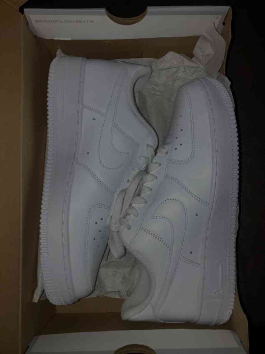 white Air forces 1s