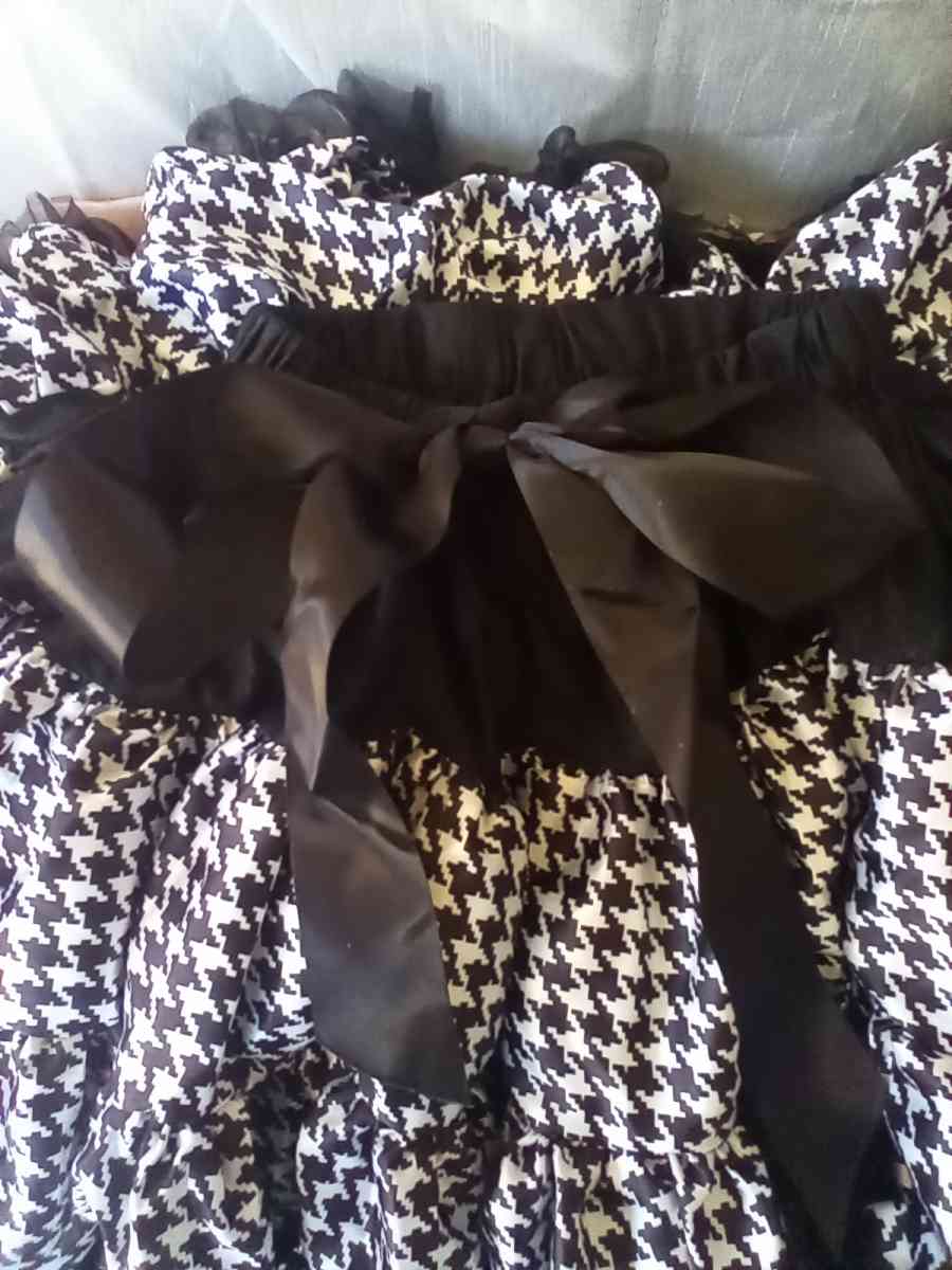 6yrs Houndstooth TuTu Pettiskirt EUC Button Cinchers