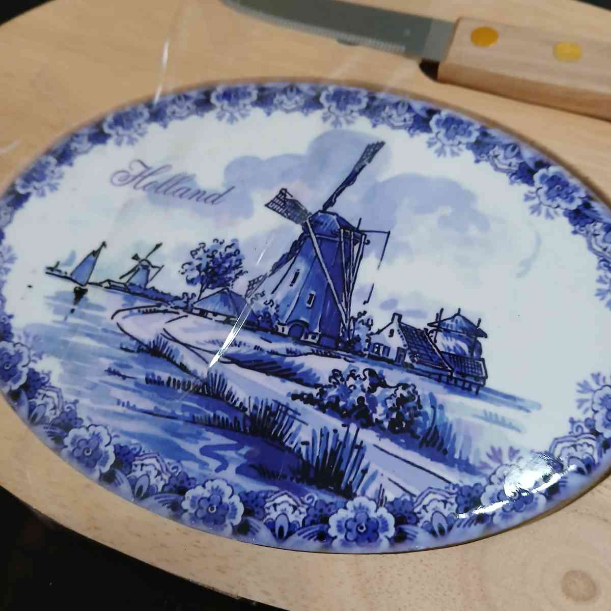 Delftware Collection Tile and wood cheese tray cutter knife