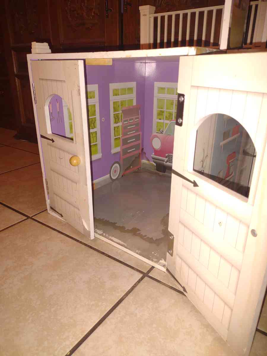Barbie house 4 ft tall