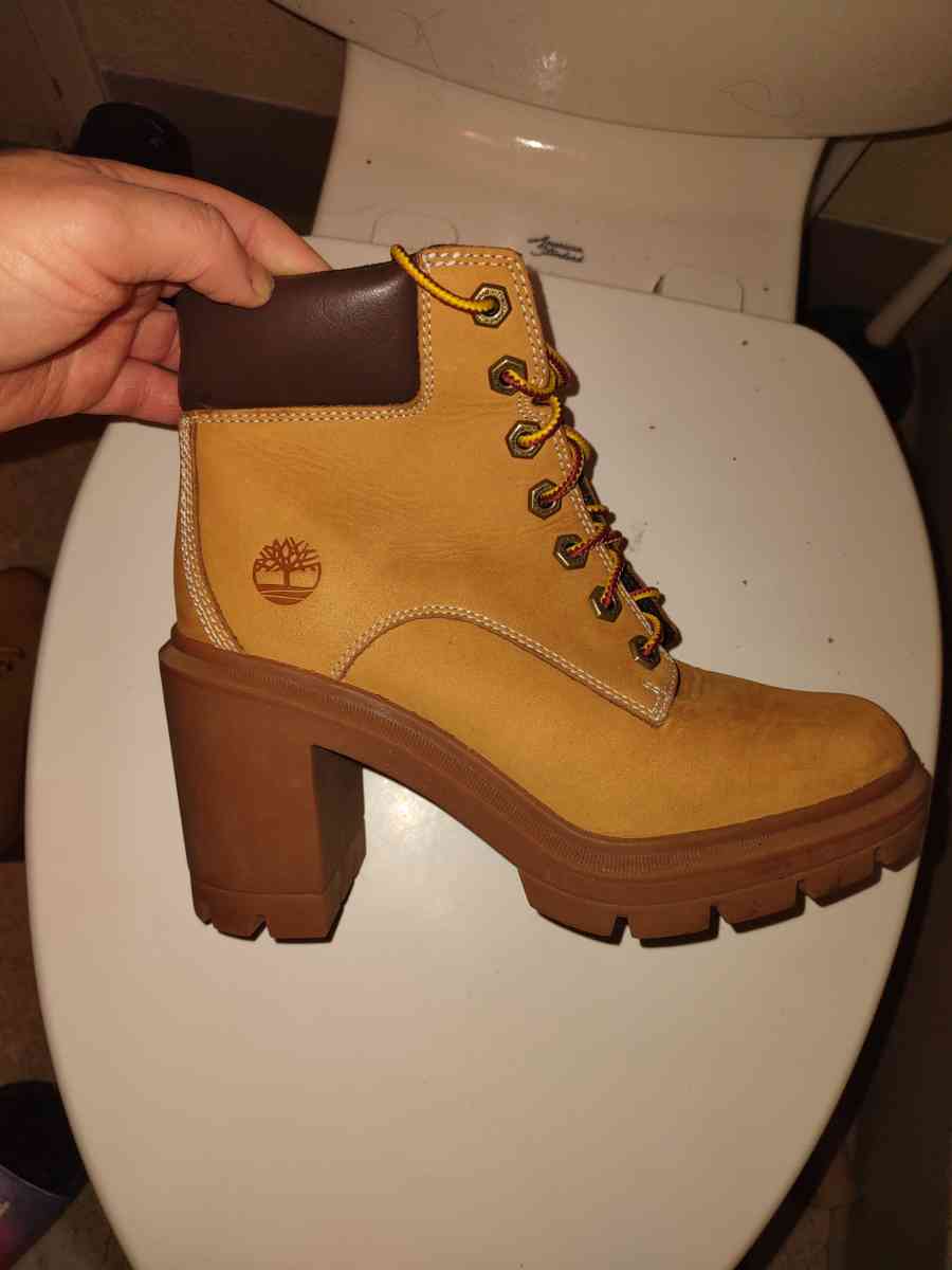 timberland heeled boots size 6