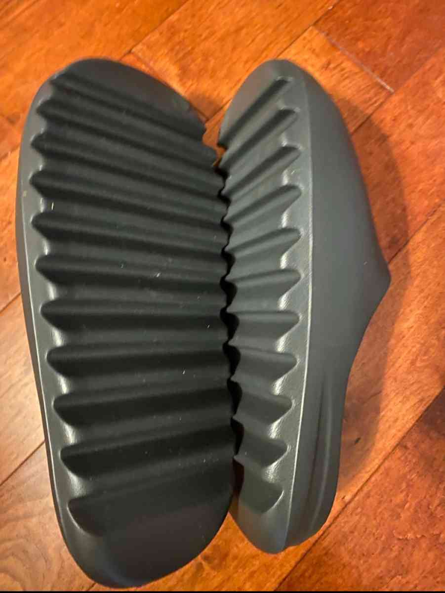 Yeezy Slide Mens Size 11 Onyx