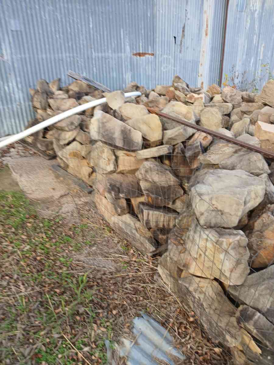 8 pallets of landscaping stones