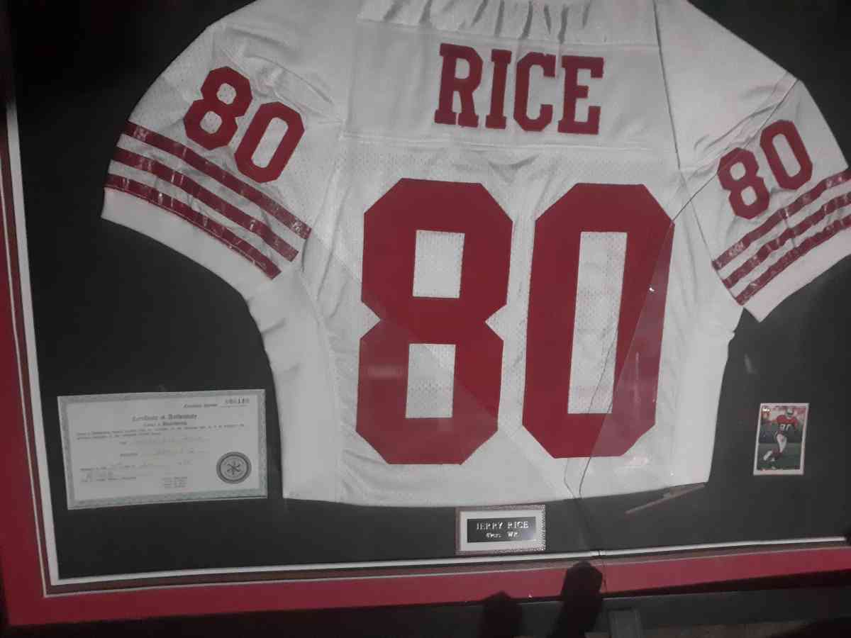 sighned  authenticated jerry rice jersey
