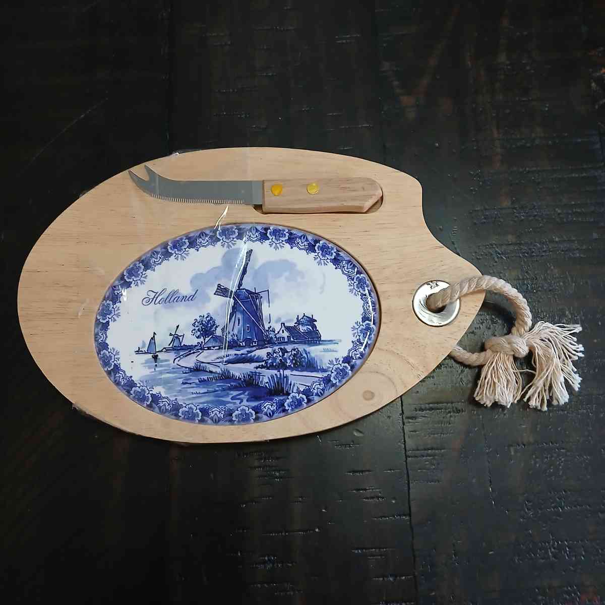 Delftware Collection Tile and wood cheese tray cutter knife