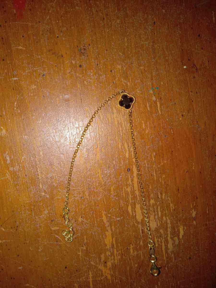 Cloverleaf design bracelet