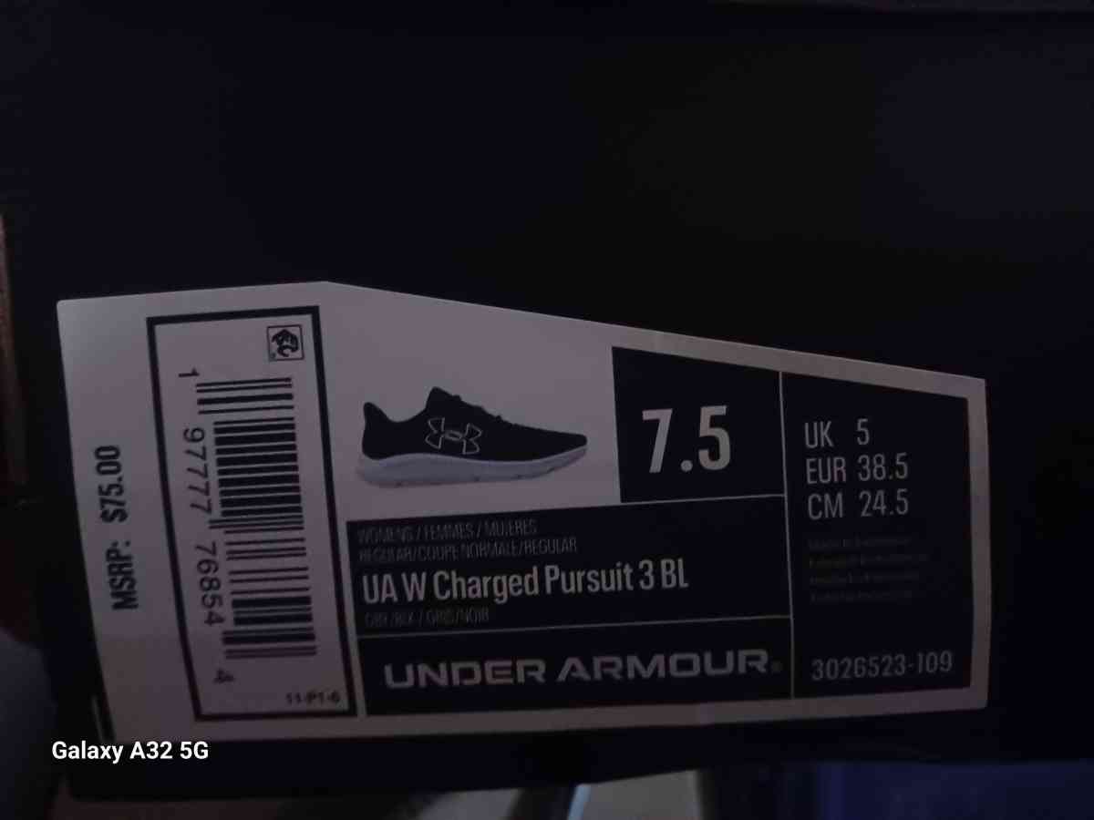 Under Armour Charged Prusuit