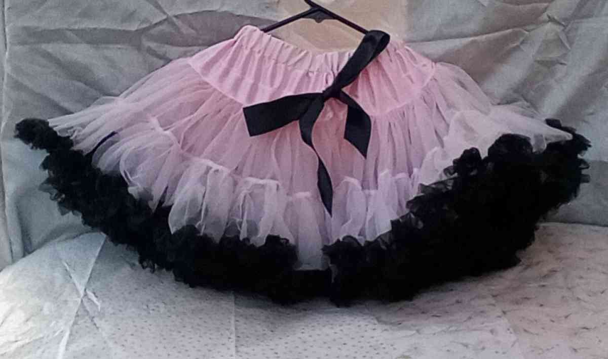 4 to 5yrs Lt Pink TuTu Pettiskirt NWT Button Cinchers
