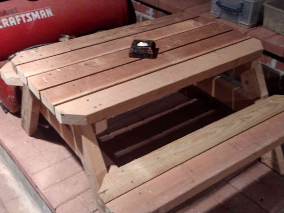 kids mini picnic tables