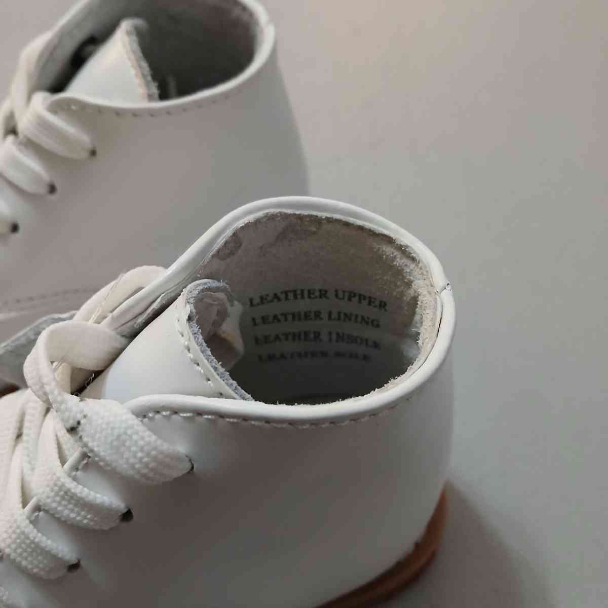 Cavoo Walker Baby Unisex white shoes size 3