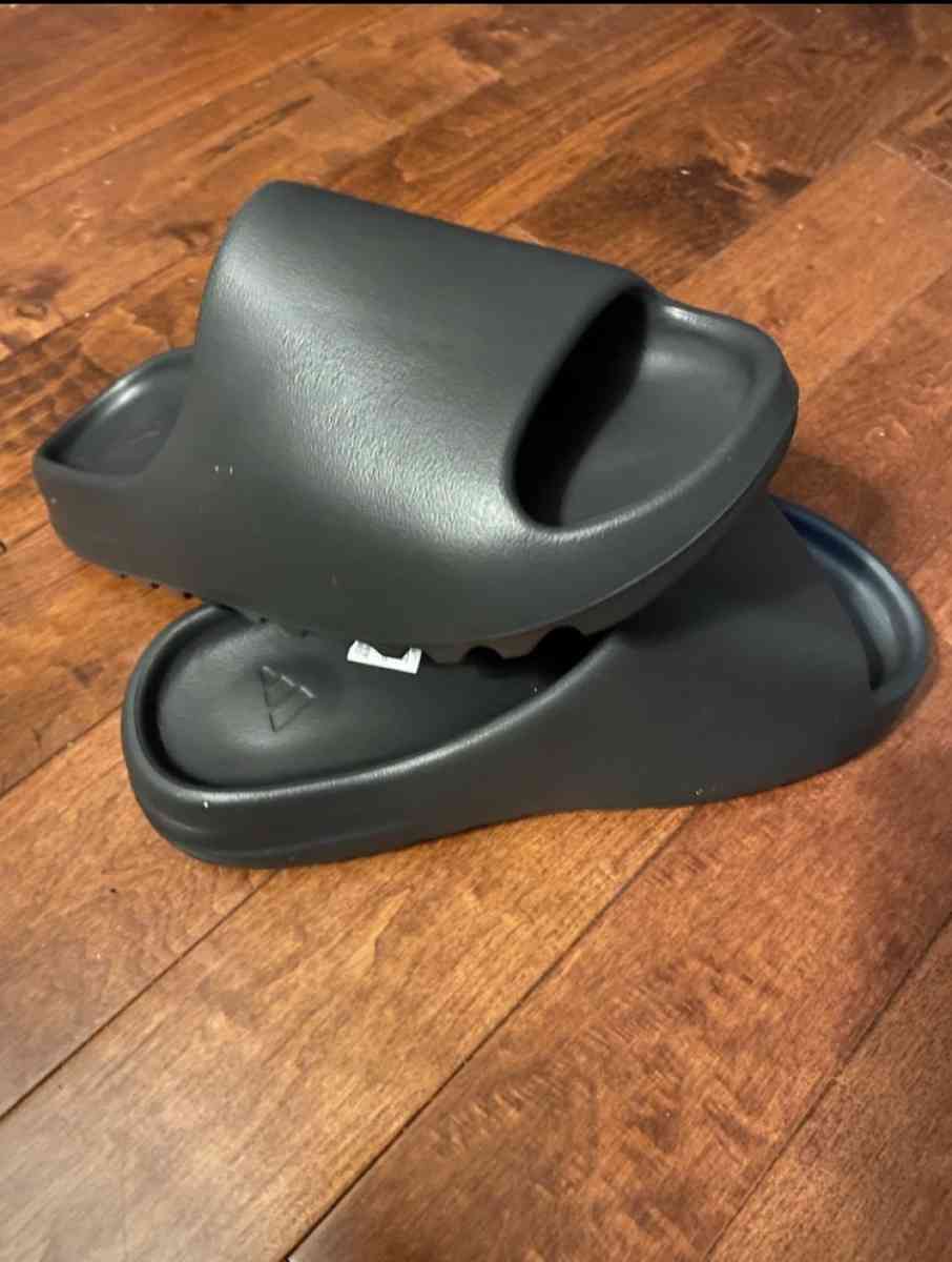 Yeezy Slide Mens Size 11 Onyx