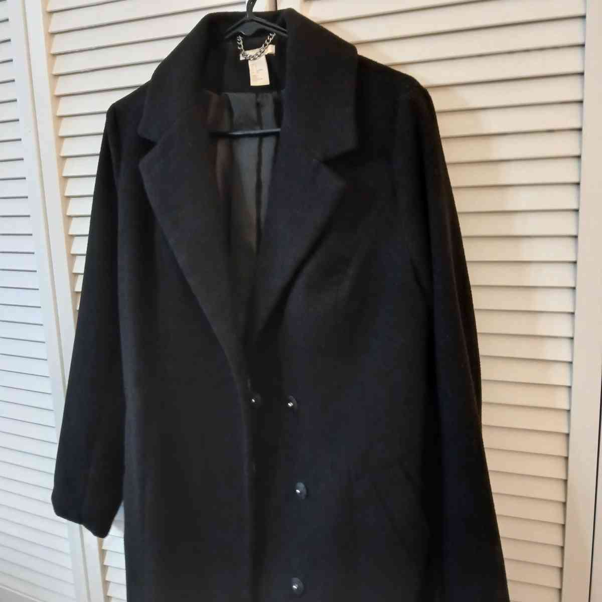 H and M MaternityBlackCoat for women size S