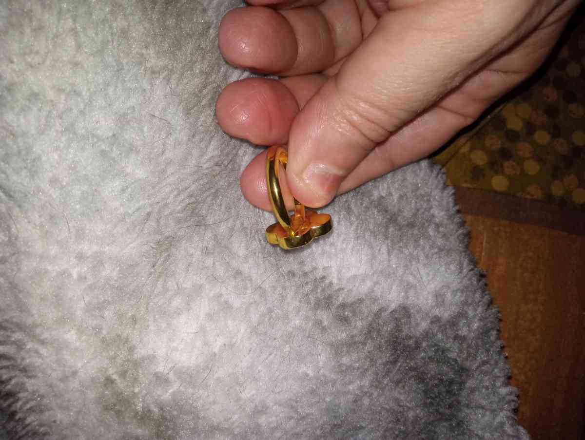 cloverleaf design ring with diamond chips