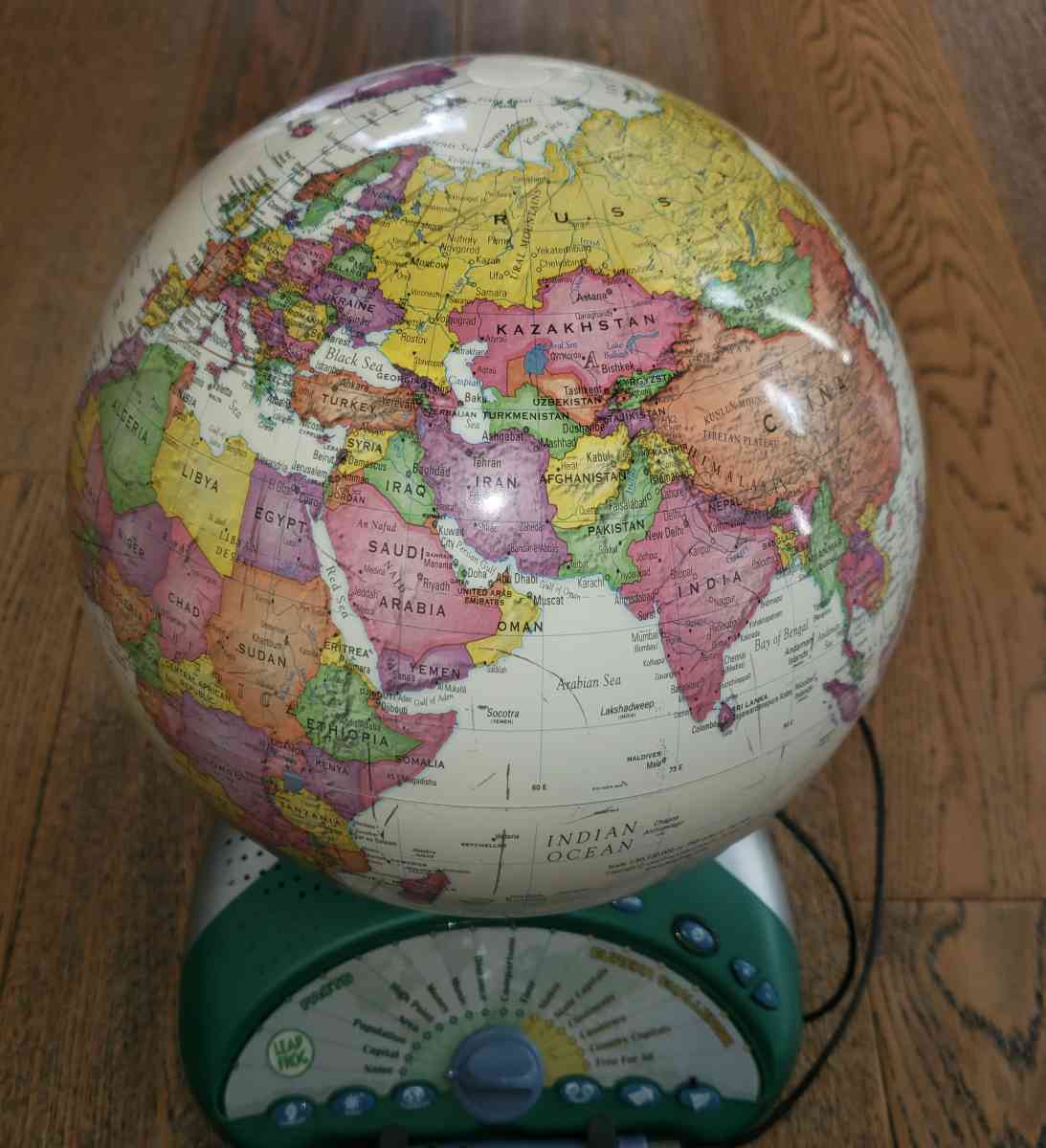 Leapfrog Interactive  Talking Explorer Smart Globe  Eureka C