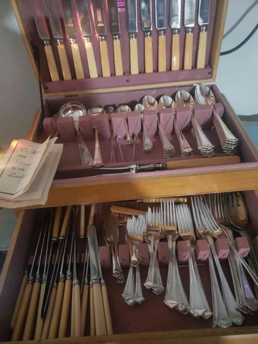 silver flatware set