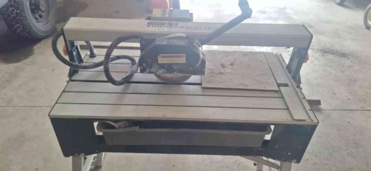 CHICAGO ELECTRIC 7 in 15 HP Bridge Wet Cut Tile Saw with sta
