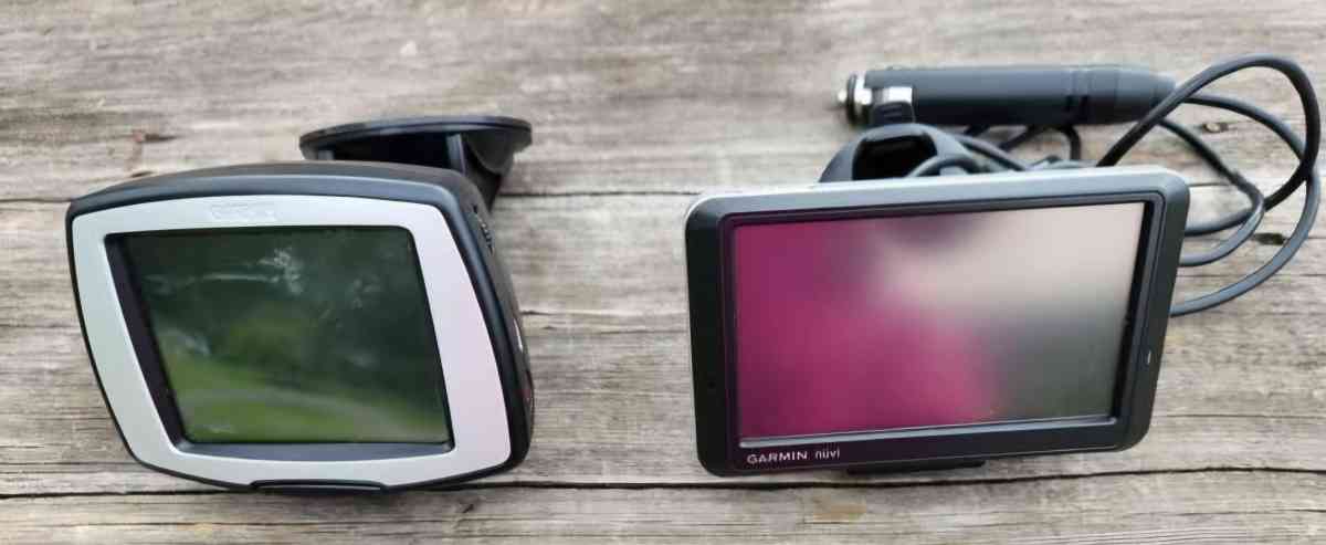 Garmin GPS Quantity 2