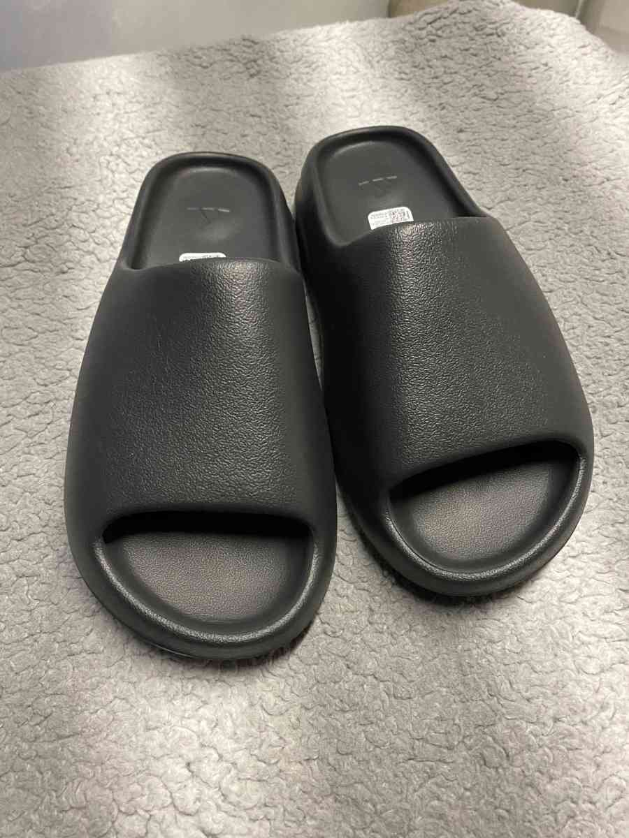 Yeezy Slide Onyx Size 11
