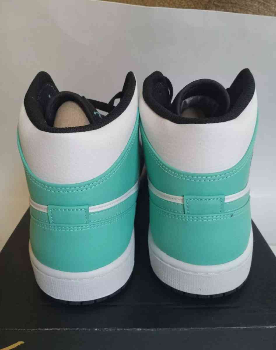 Jordan 1 Mid tropical size 12