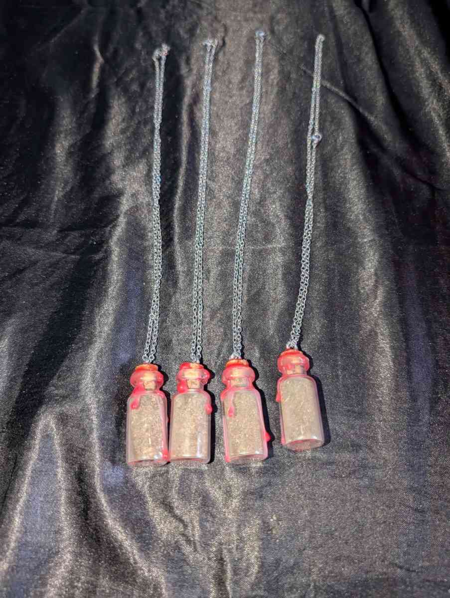 necklaces Salem dirt