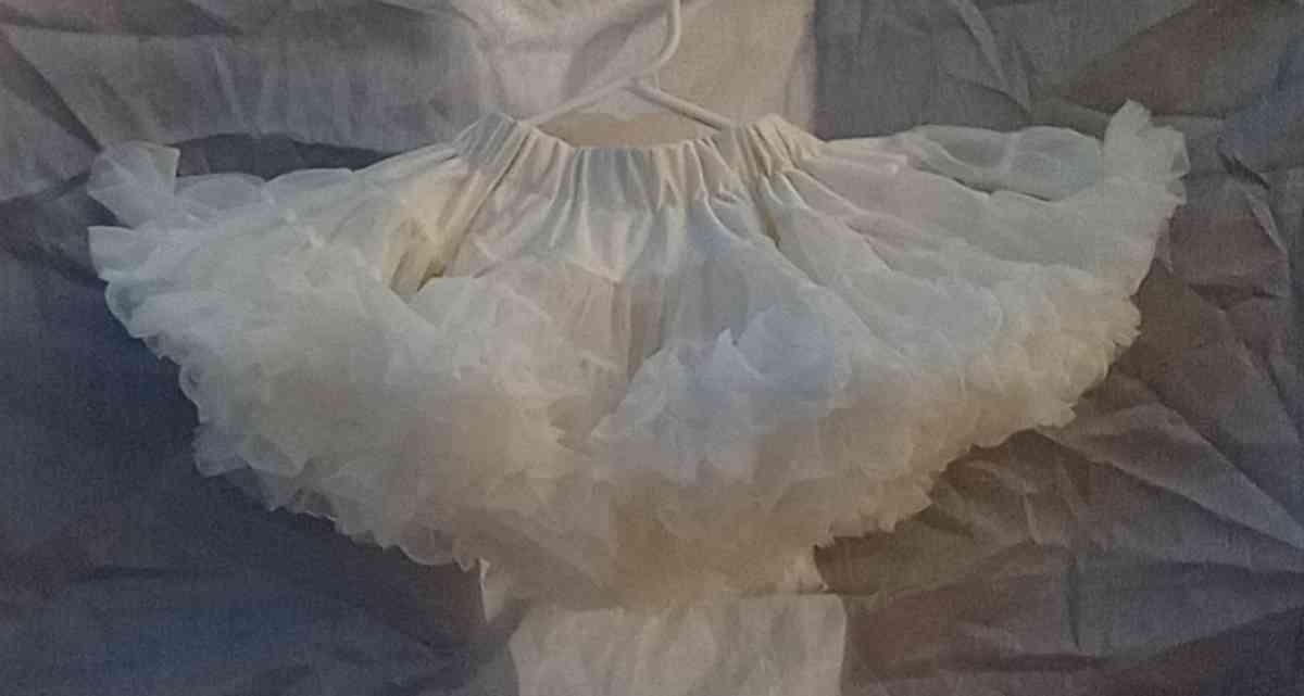 0 to 1yrs Ivory TuTu Pettiskirt EUC Bow Cinches Waist