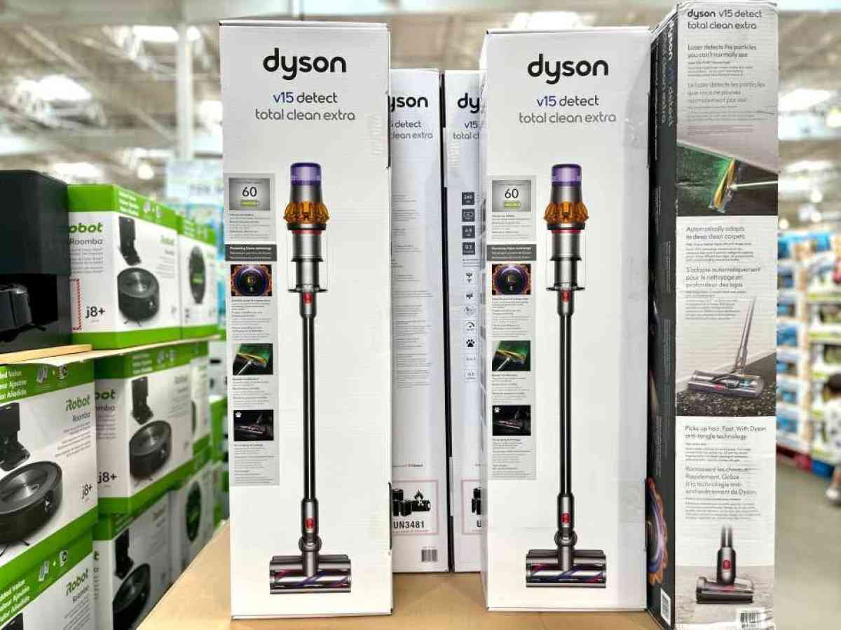 Brand New Vacuum Dyson v15 sealed the factory box