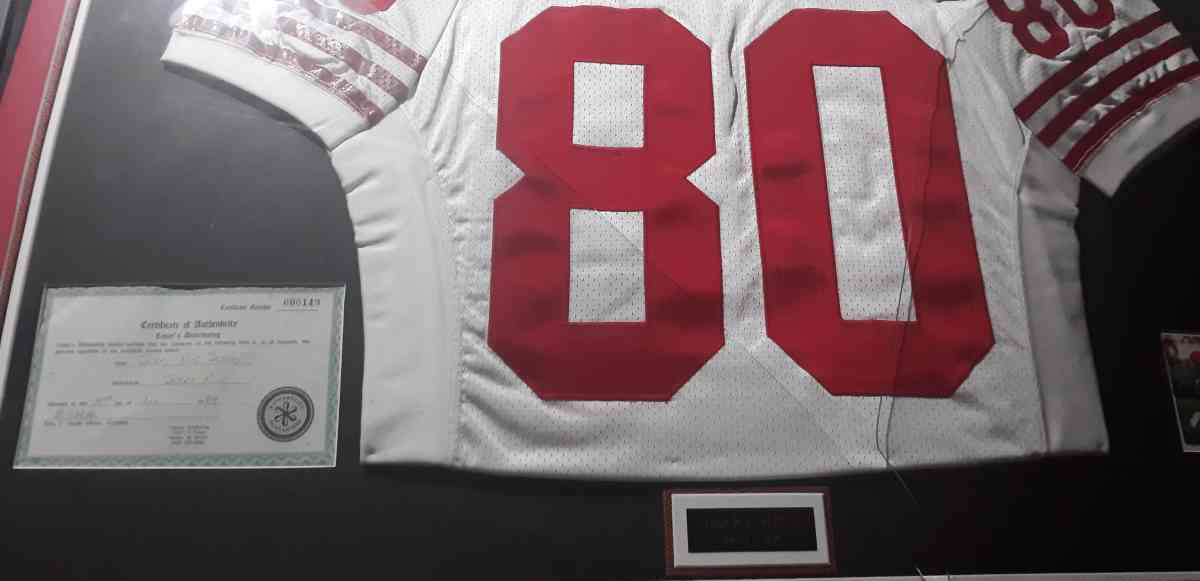 sighned  authenticated jerry rice jersey