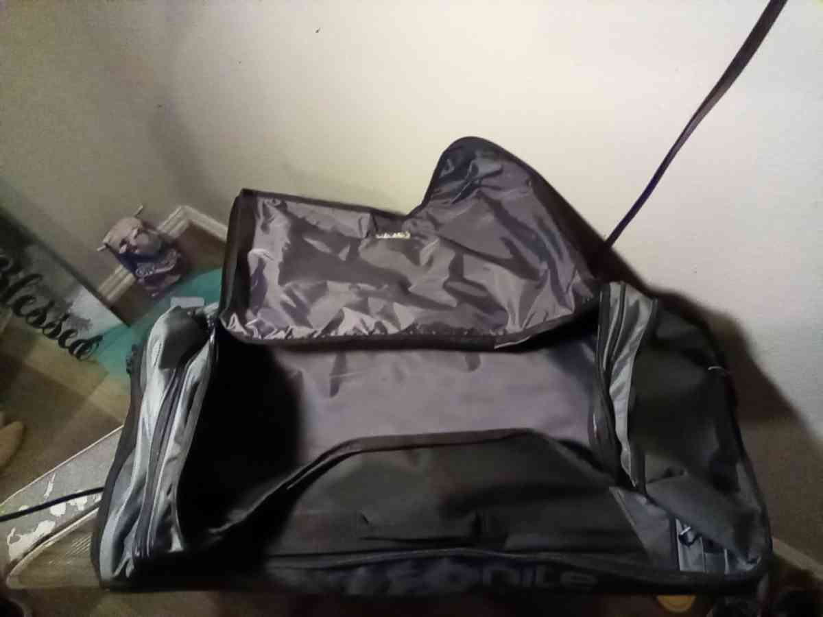 Samsonite NEW 2 Compartment Wheeled Duffle Bag
