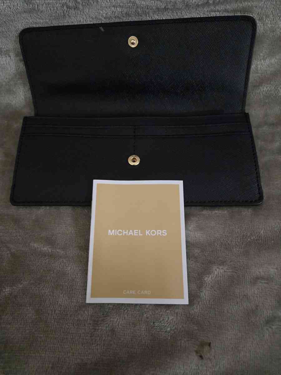 MICHAEL KORS BLACK SAFFIANO LEATHER SNAP WALLET