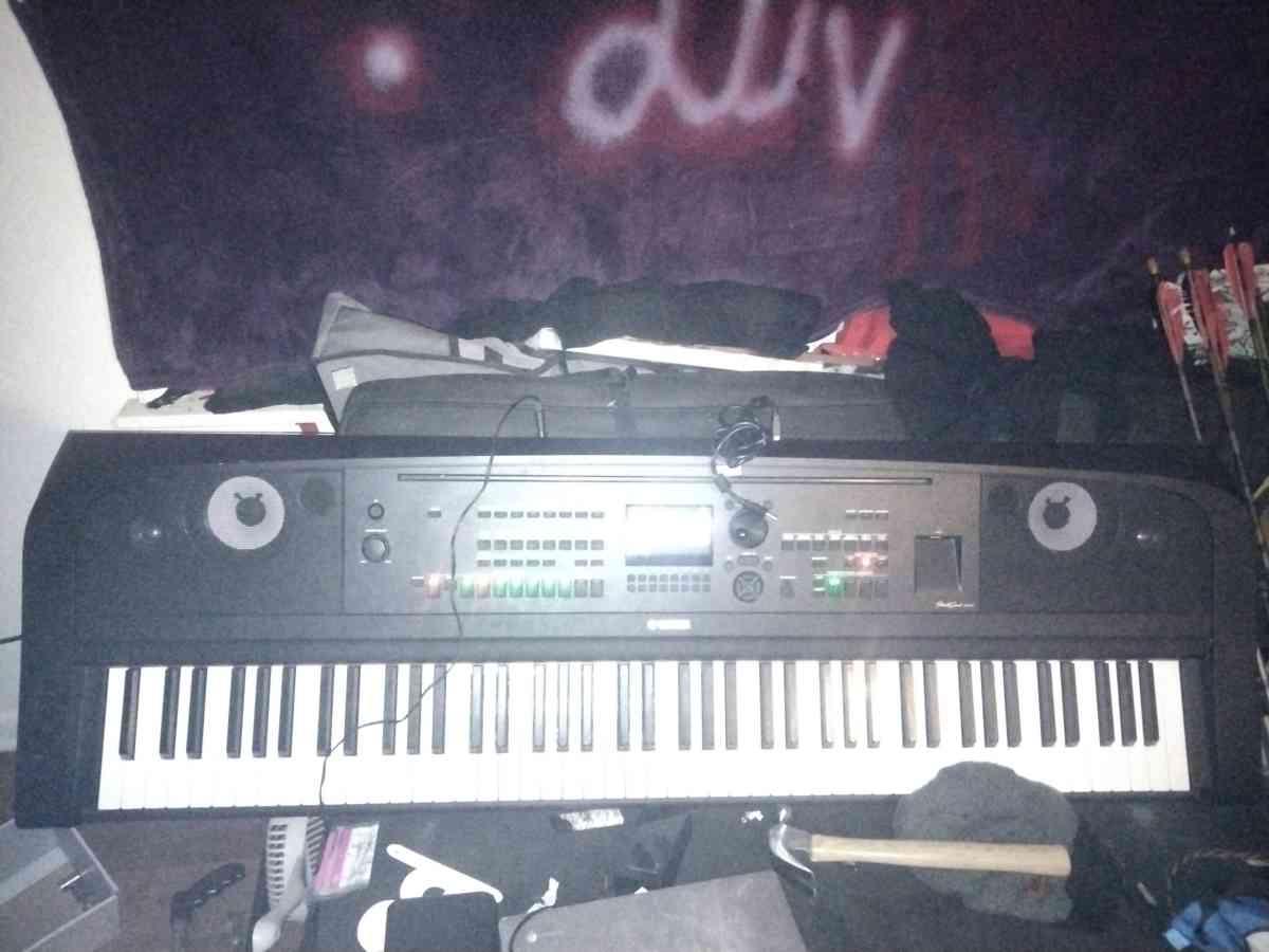 Yamaha portable grand Dex 670