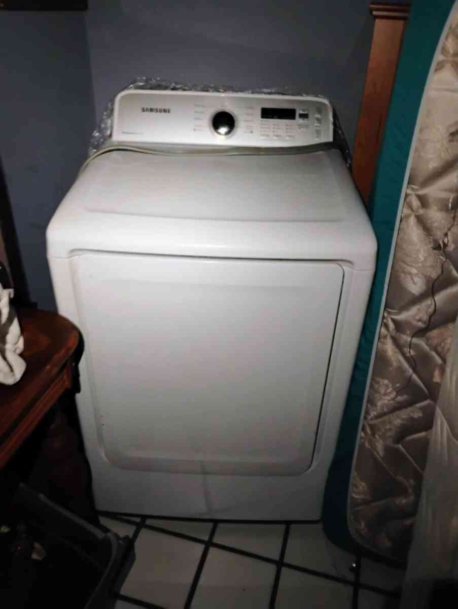 Samsung laundry dryer hardly used no issues works great