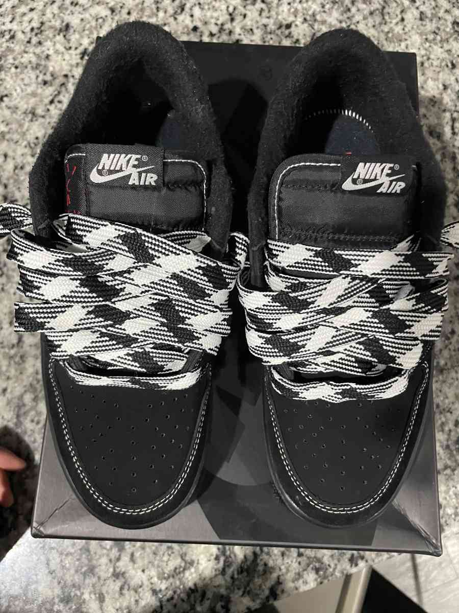 Travis Scott black phantom