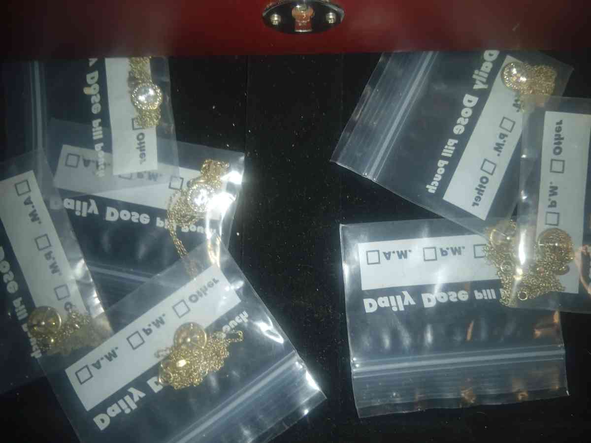 bunch of nice jewelry lots of real mostly silver