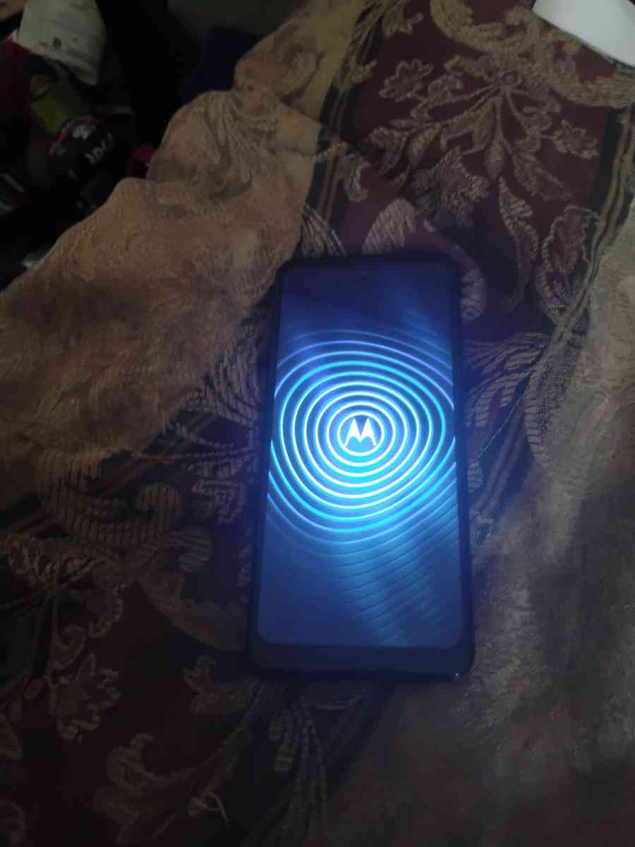 Tracfhone SafeLink Wireless Moto g play 5g