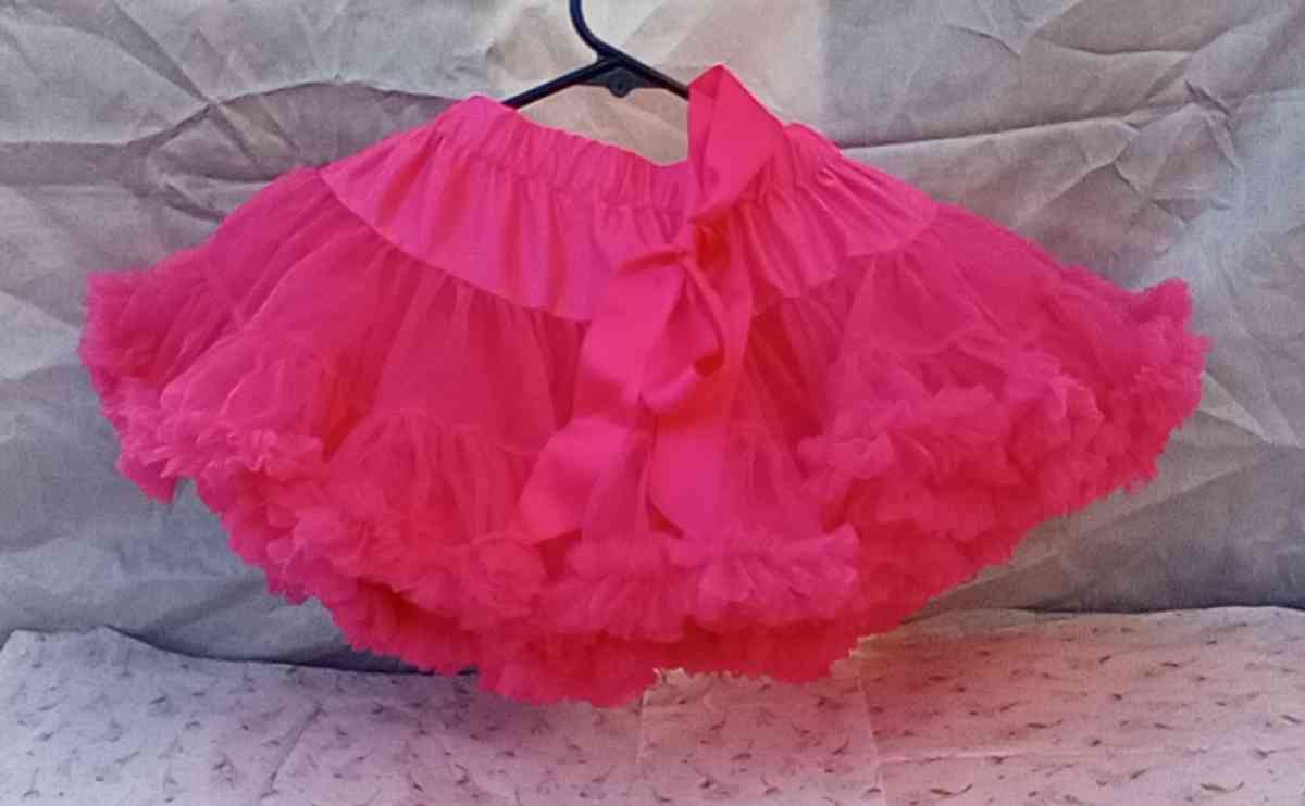 2 to 3yrs Hot Pink TuTu Pettiskirt EUC Button Cinchers