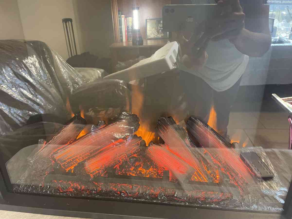 Brand New Real Flame Fire Place With Remote