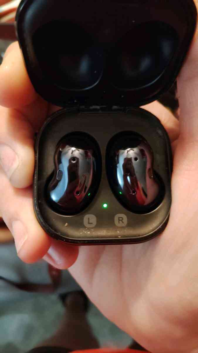 Samsung buds live noise canceling earbuds