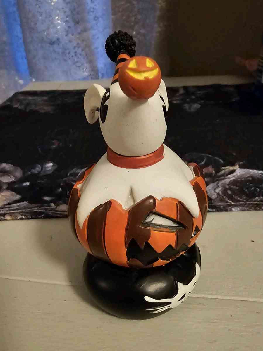 Miss Mindy Disney Nightmare Before Christmas Zero Figurine