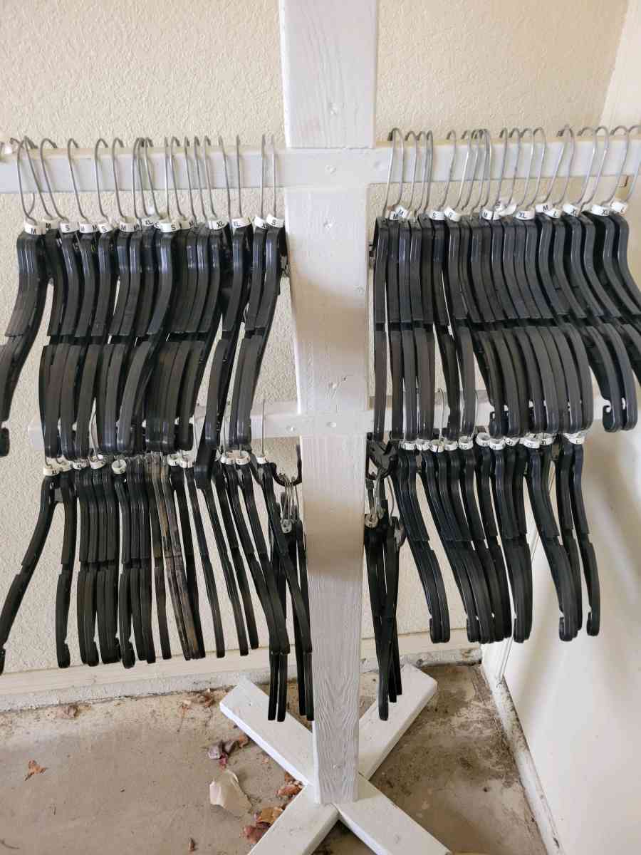 black retail hangers