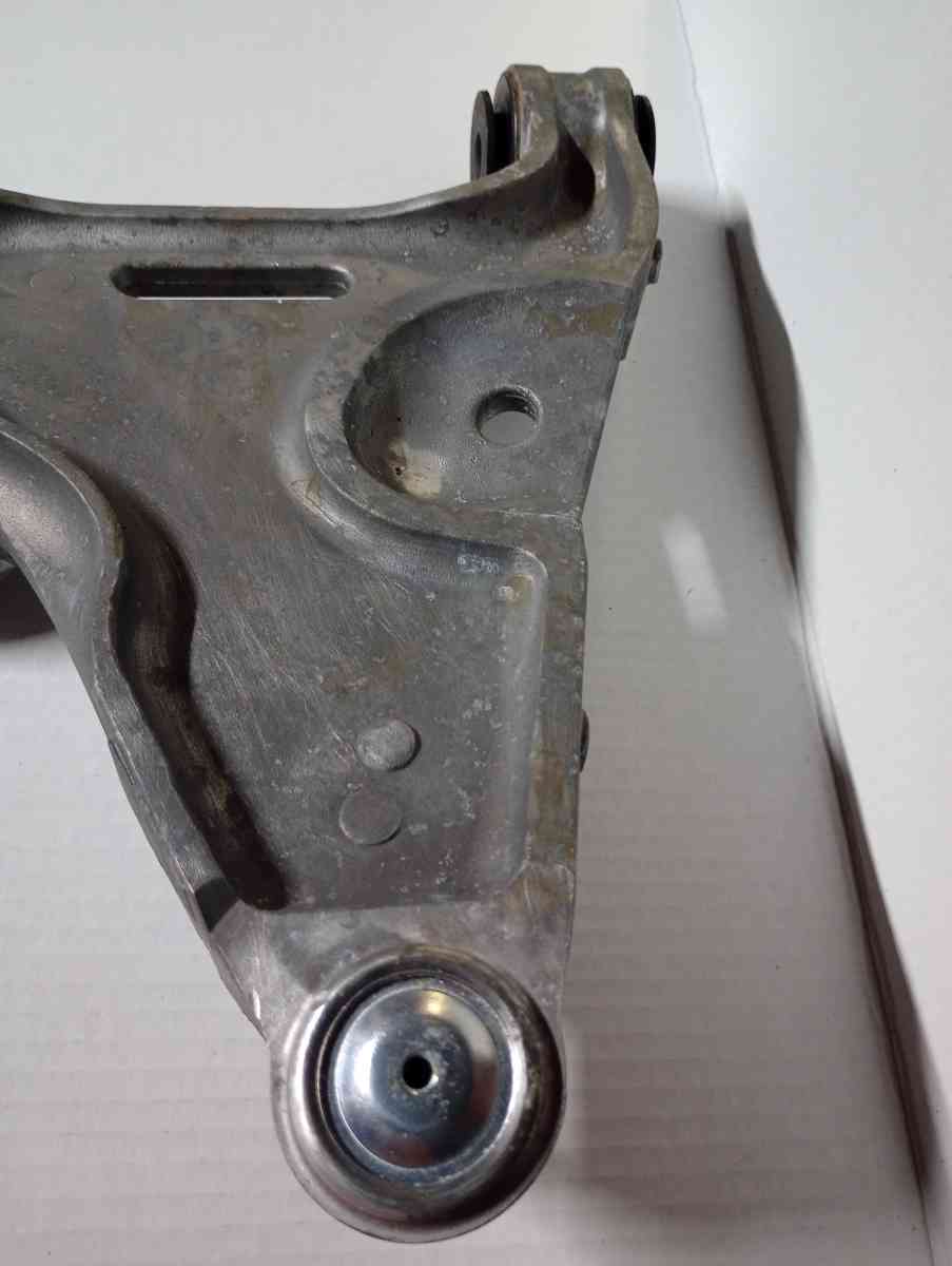 lower control arm 07 Buick lucerne
