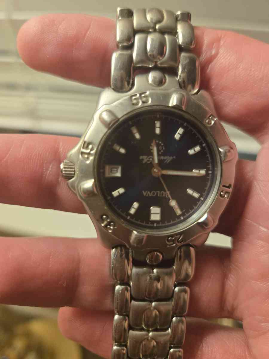 mens bulova  watch like new barely worn Great Deal