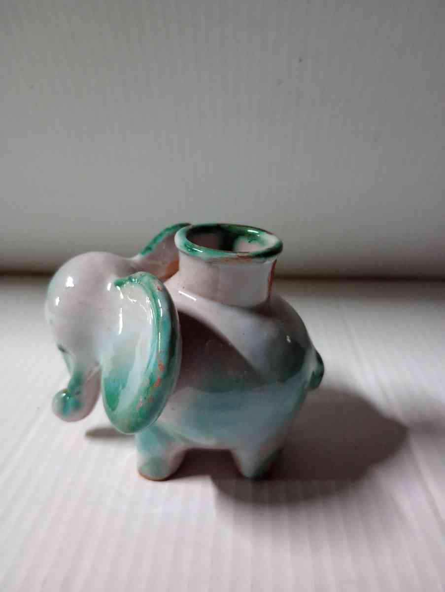 very rear elephant match holder